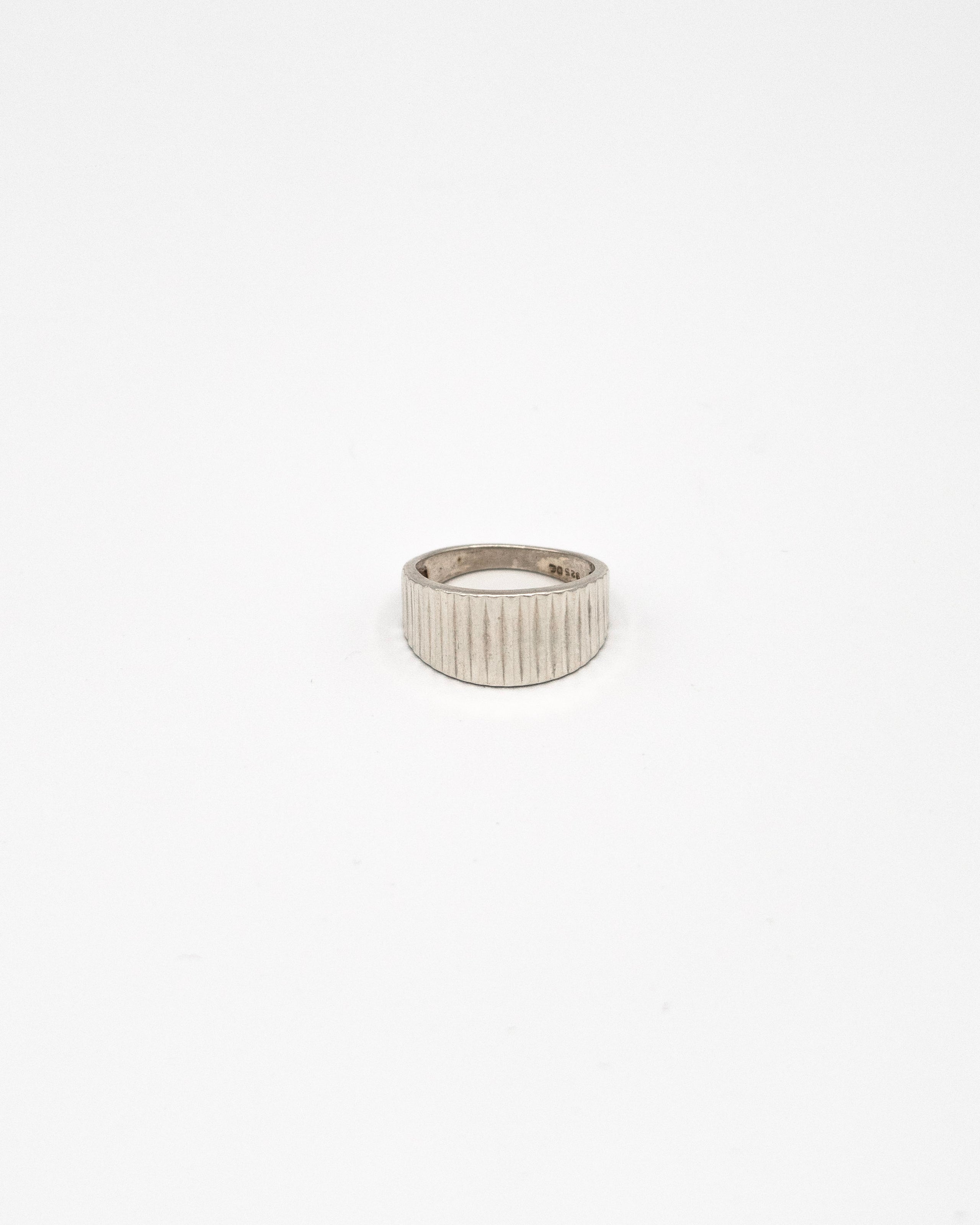 Grooved band ring