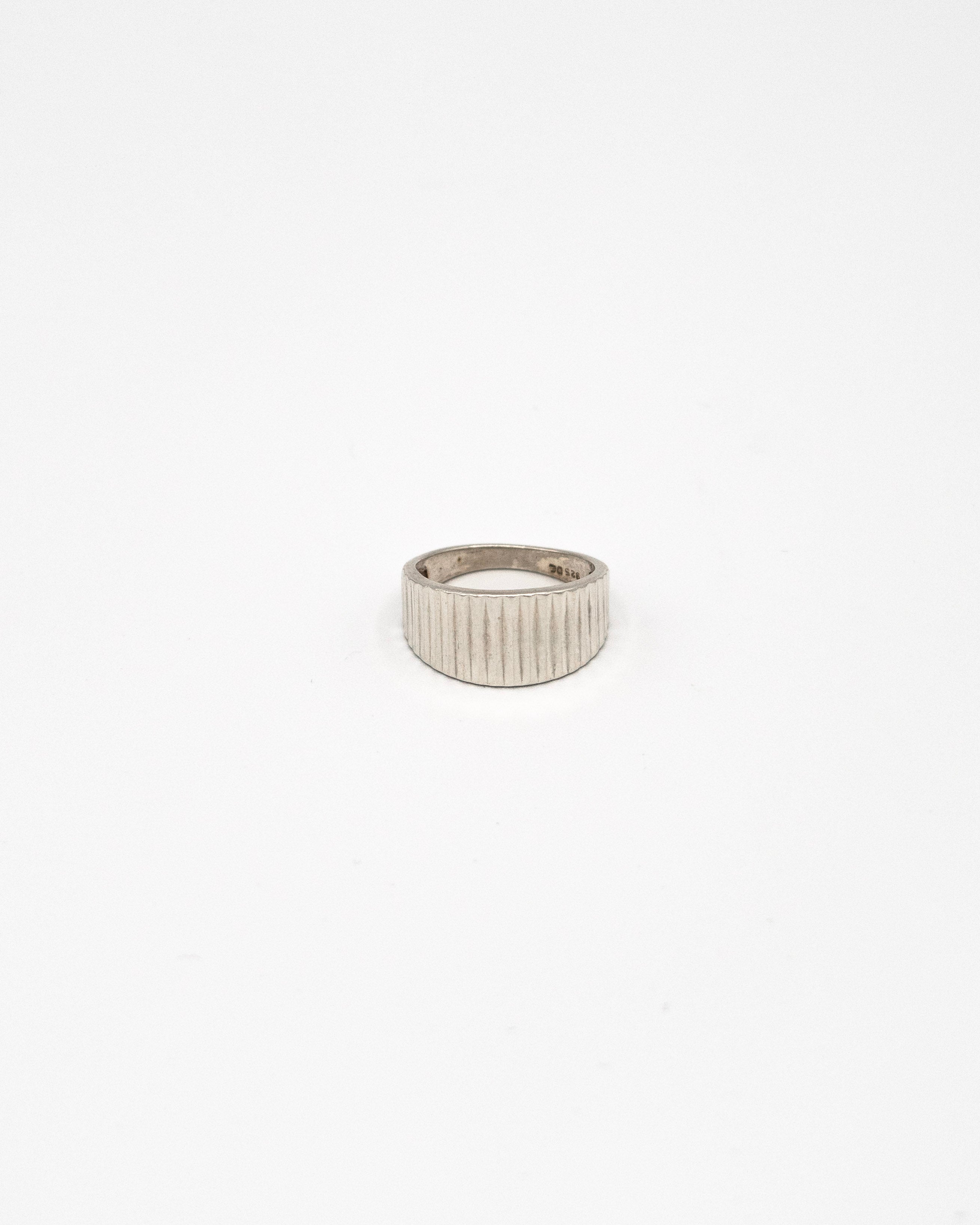 Grooved band ring