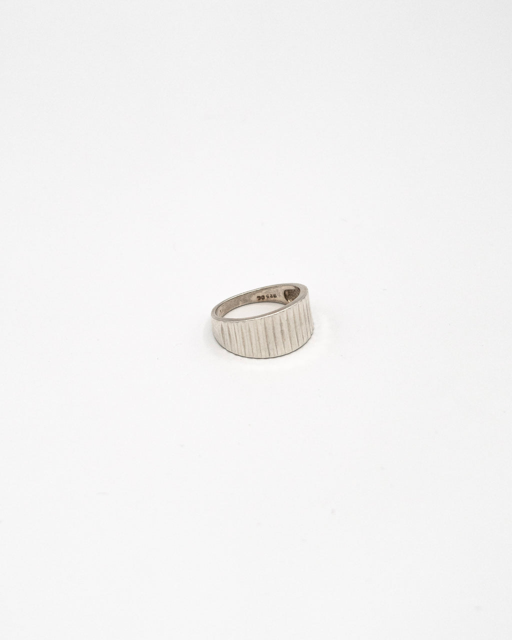 Grooved band ring