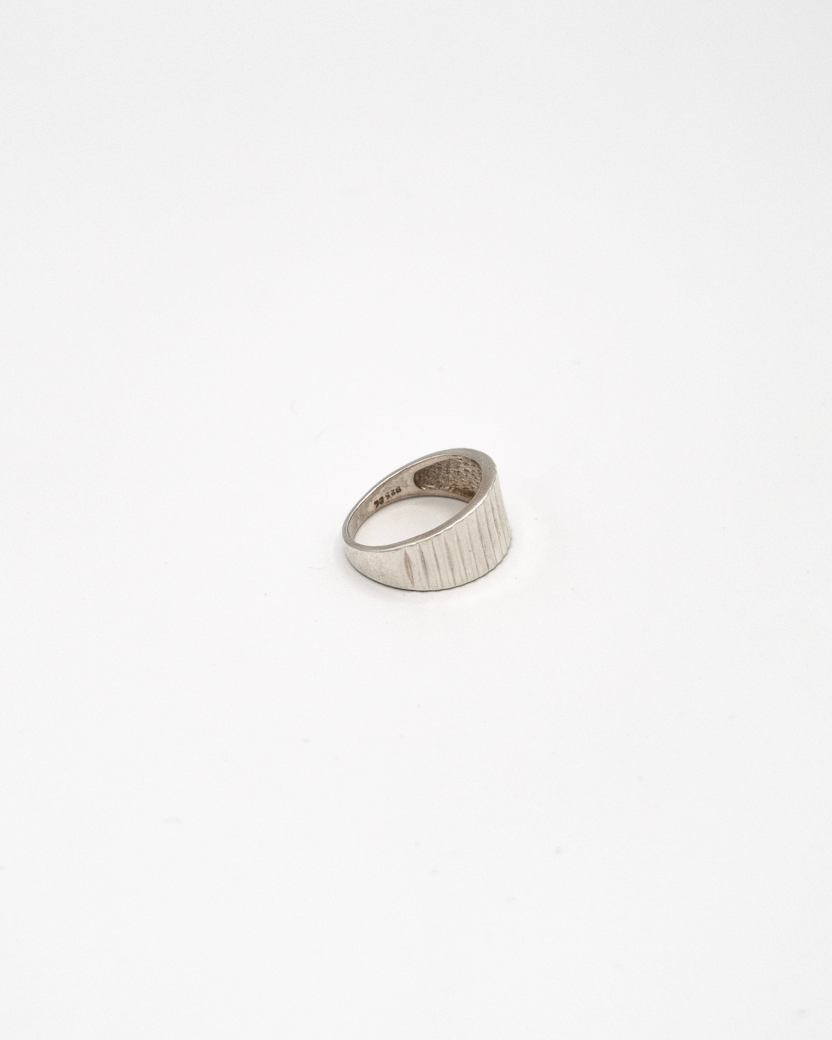 Grooved band ring