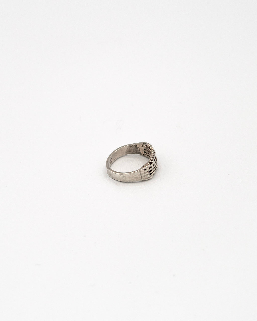 Woven design band ring