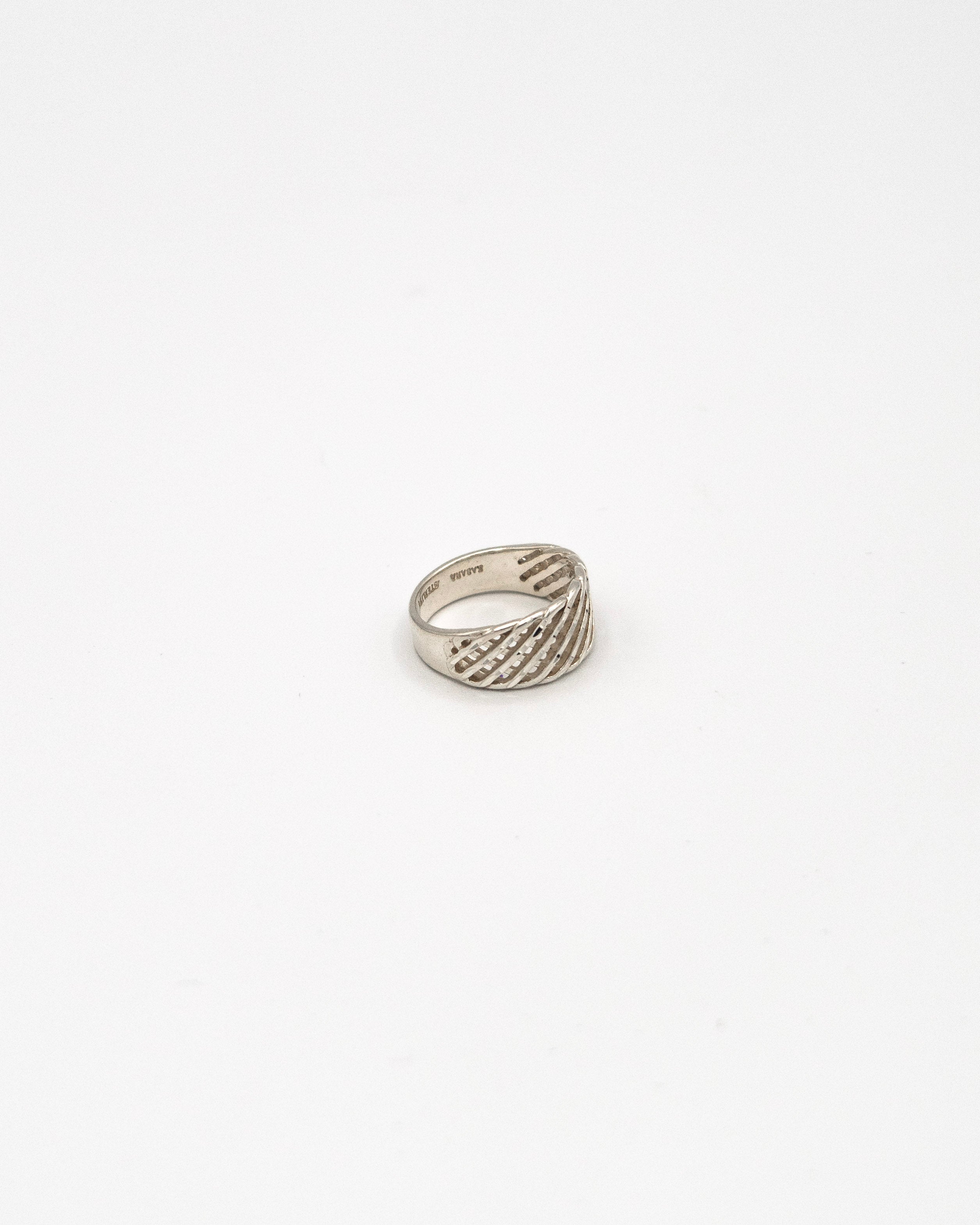 Mesh band ring