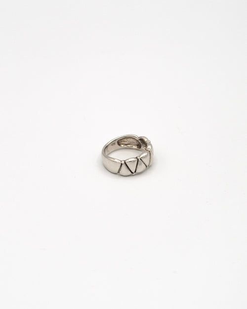 Cushioned band ring
