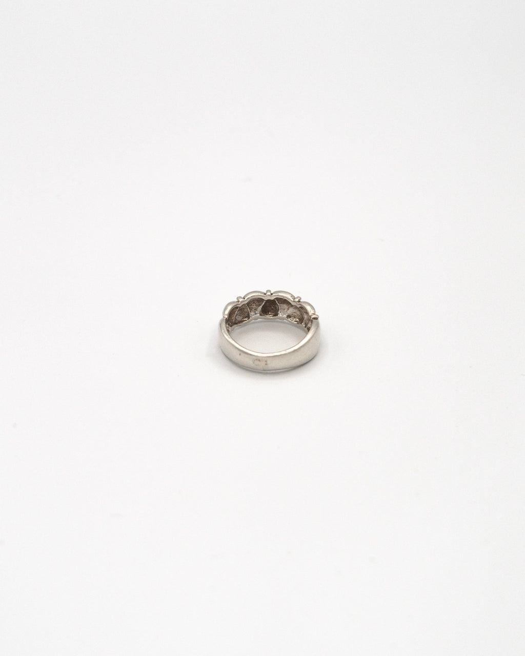 Cushioned band ring