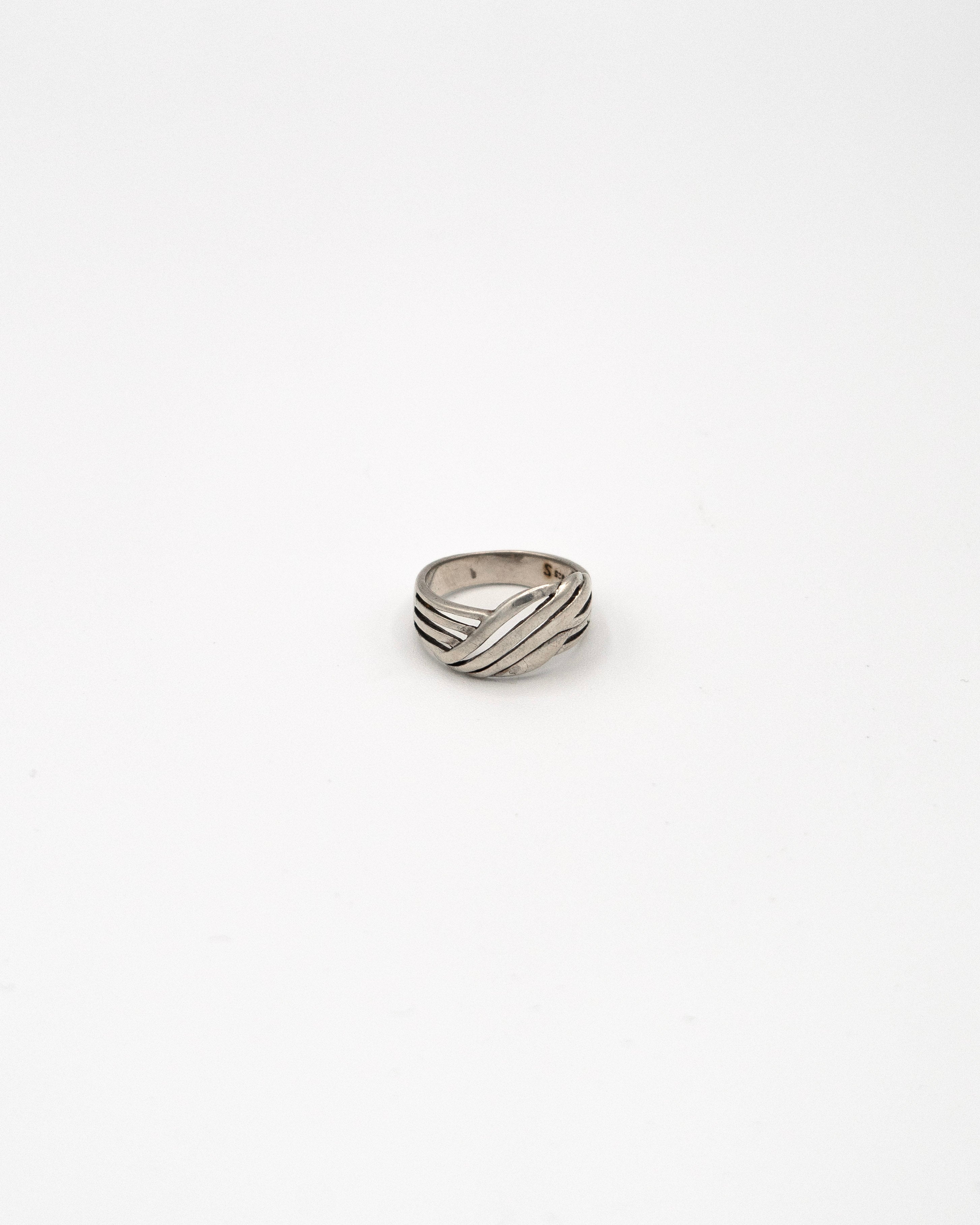 Ring with a multi-line design