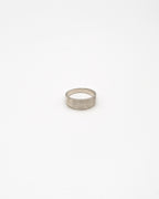 Ribbed band ring