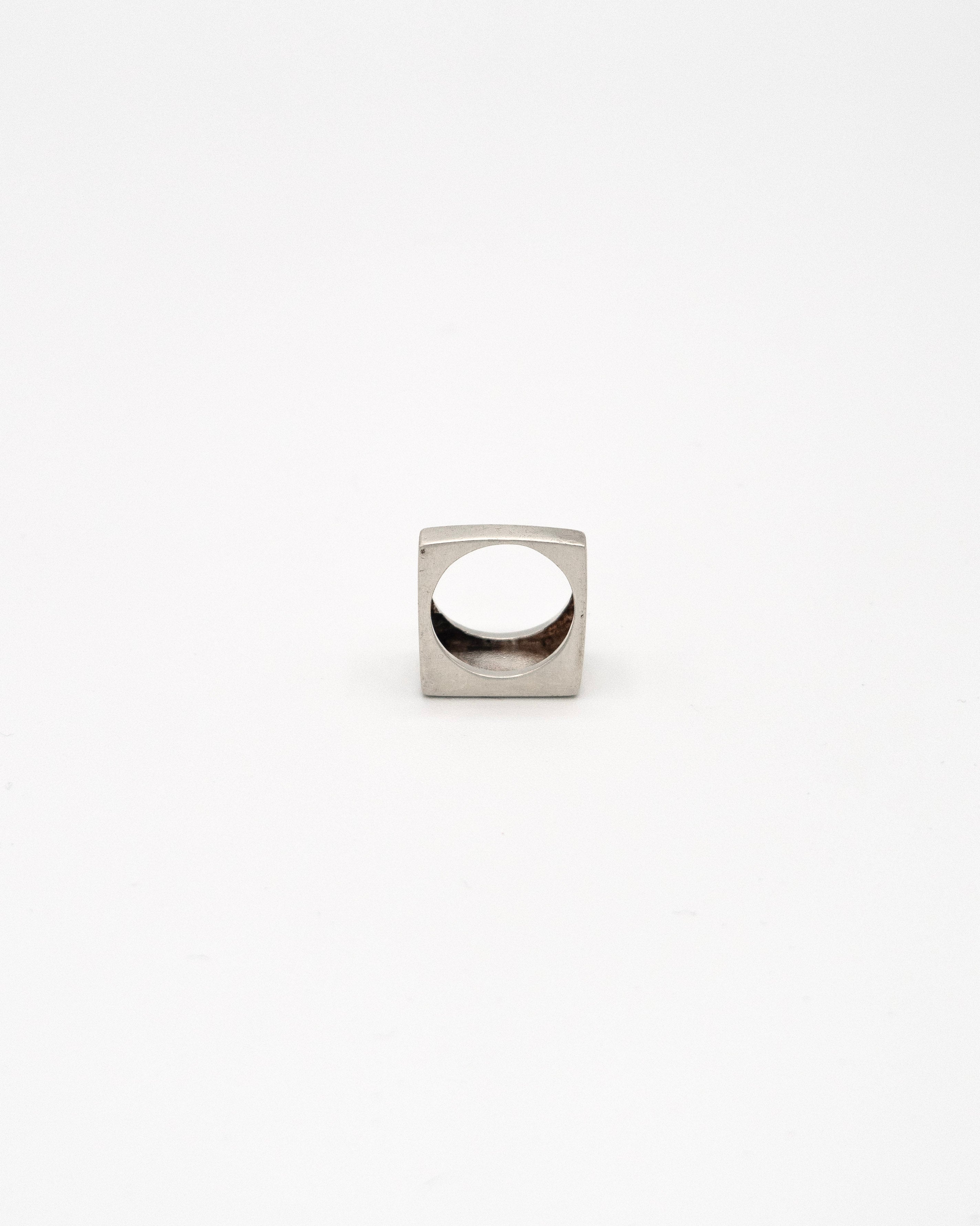 Square signet ring