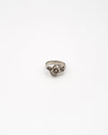 Ring with flower pattern
