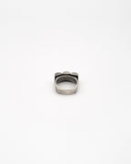 RING BAND WITH THREE MOUNTAINS DESIGN