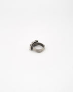 RING BAND WITH THREE MOUNTAINS DESIGN