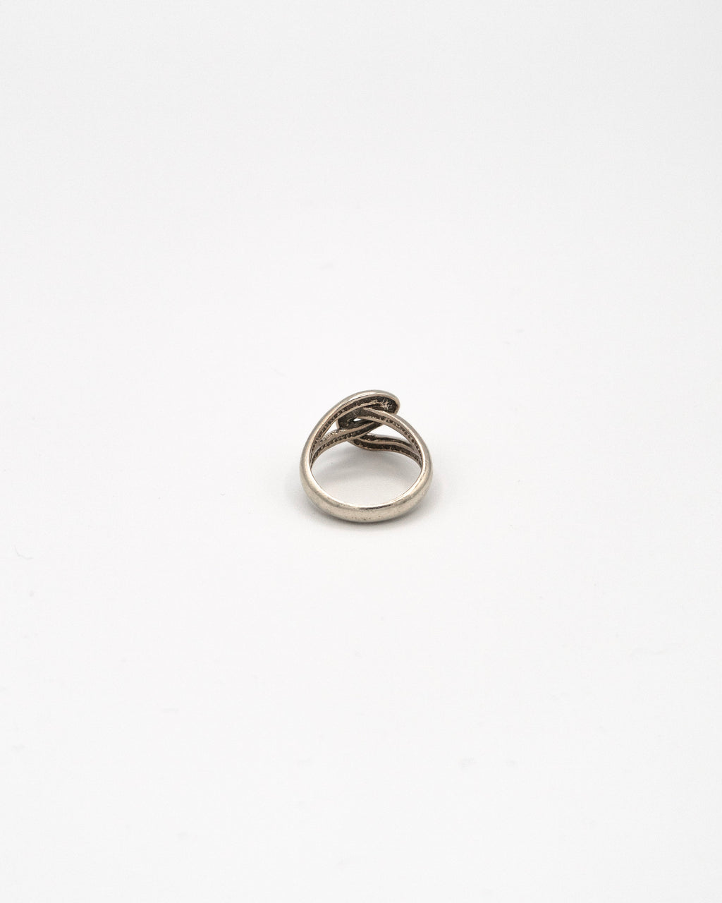 Knotted loop ring