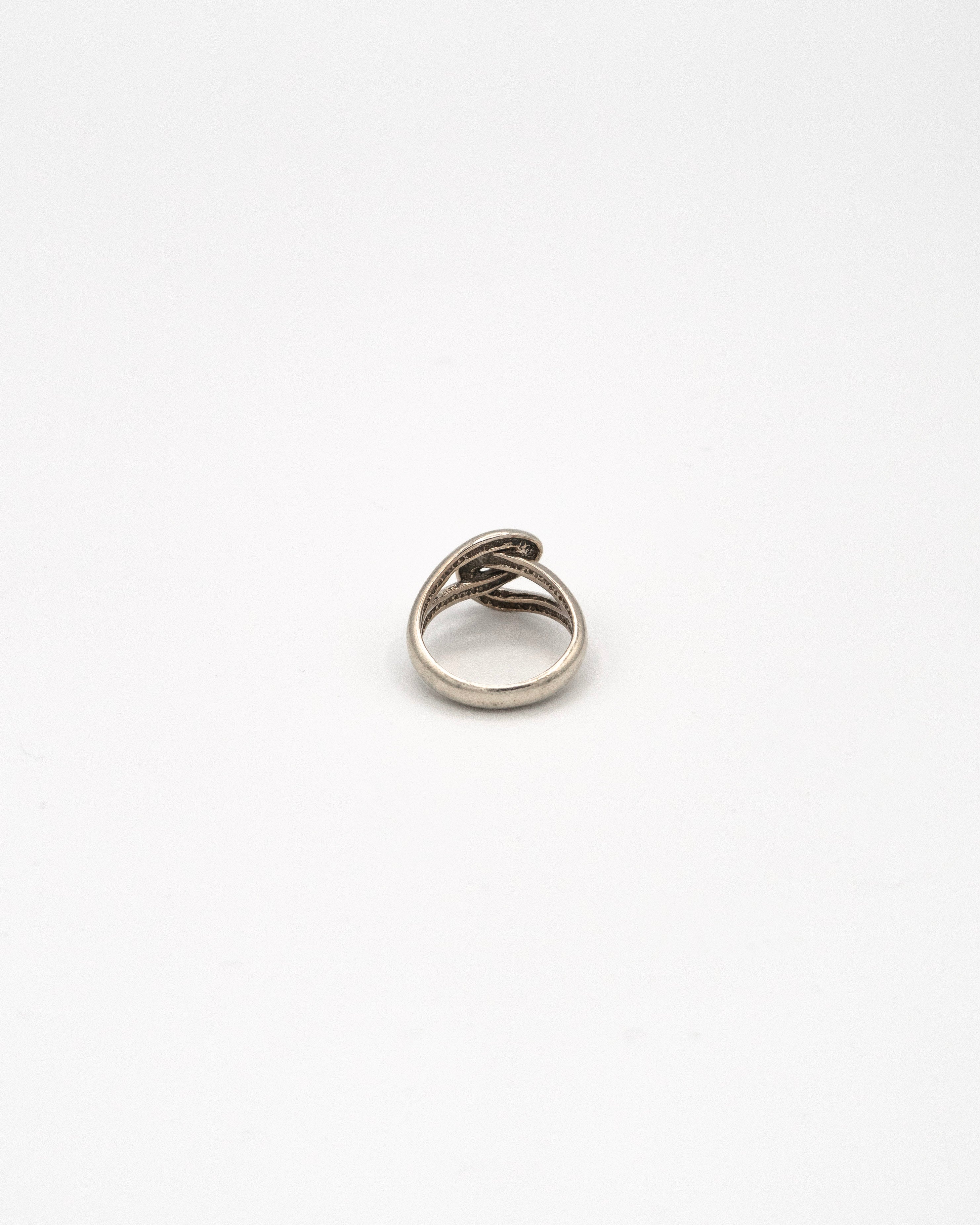 Knotted loop ring