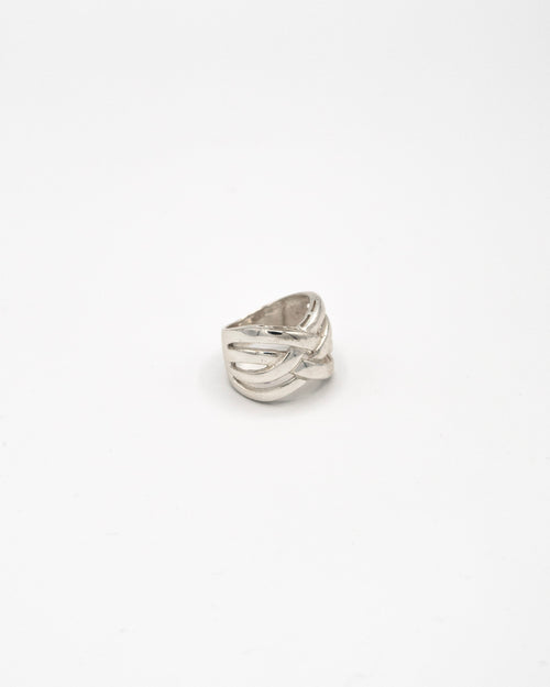 Crossover band ring