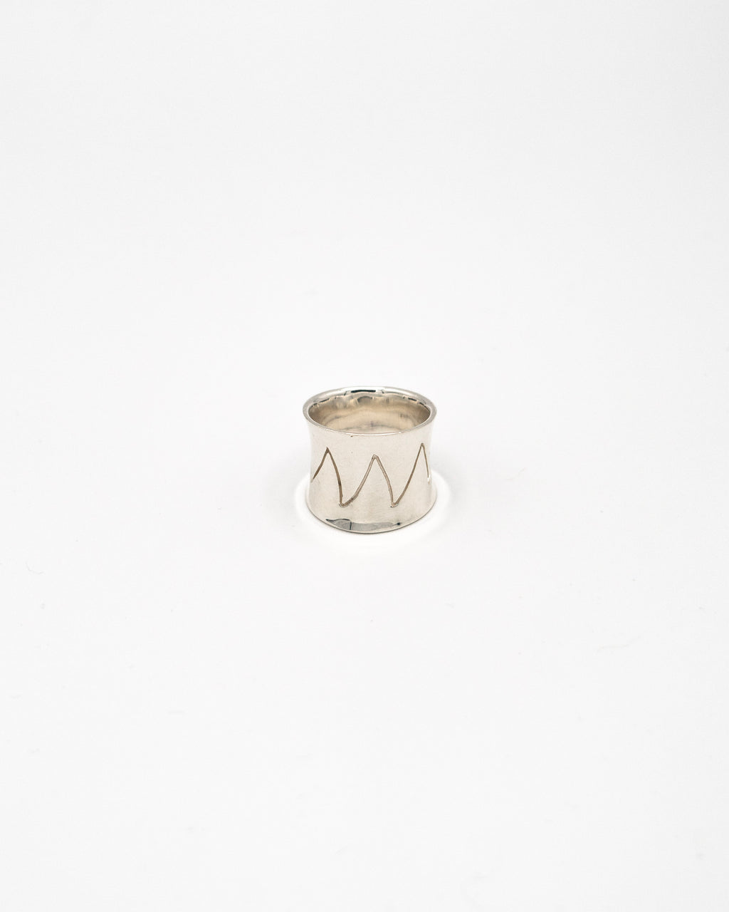 Engraved pattern cuff ring