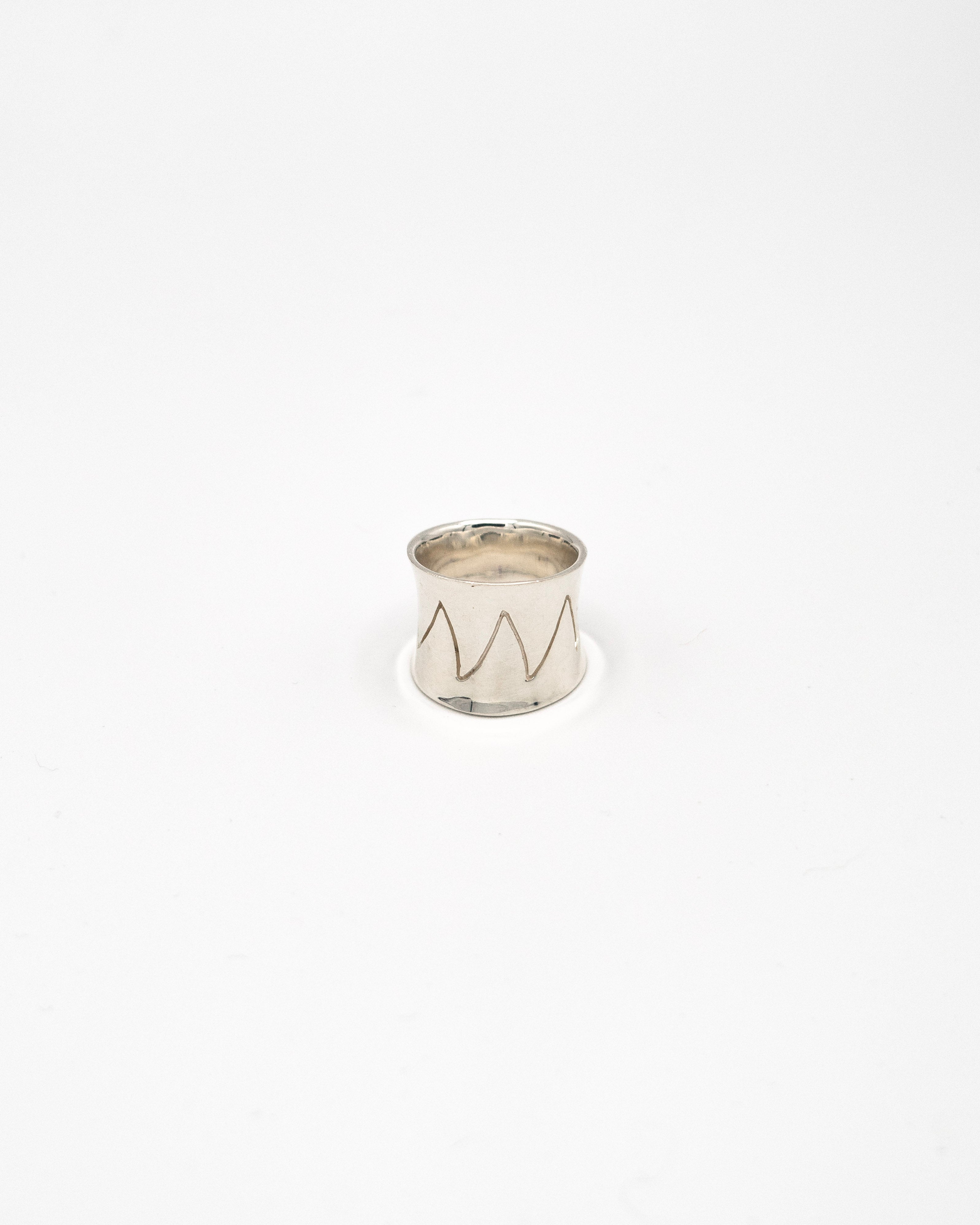 Engraved pattern cuff ring