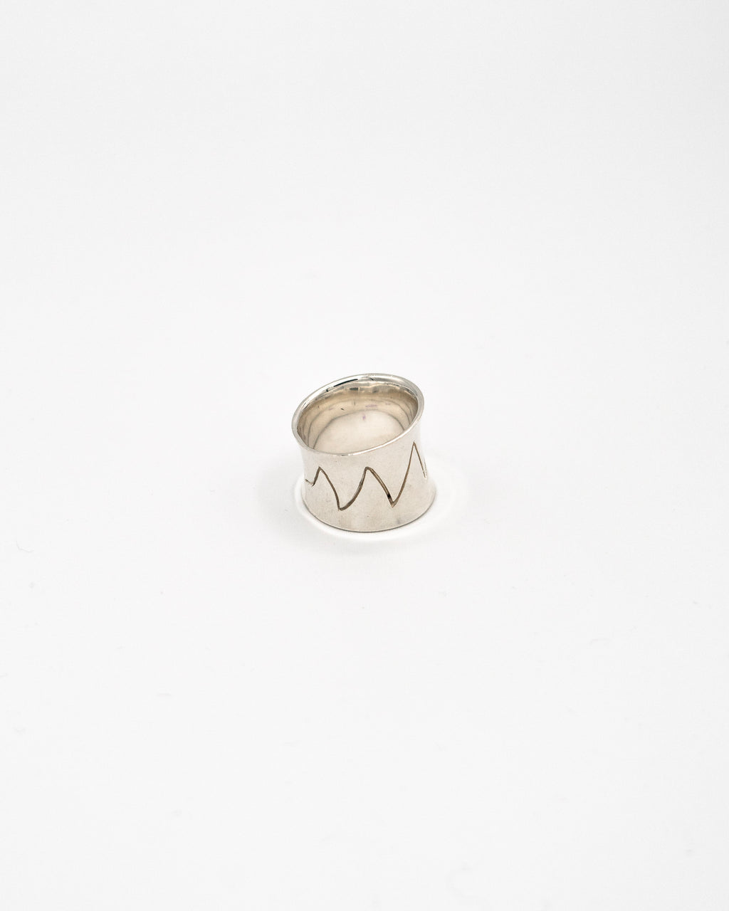 Engraved pattern cuff ring