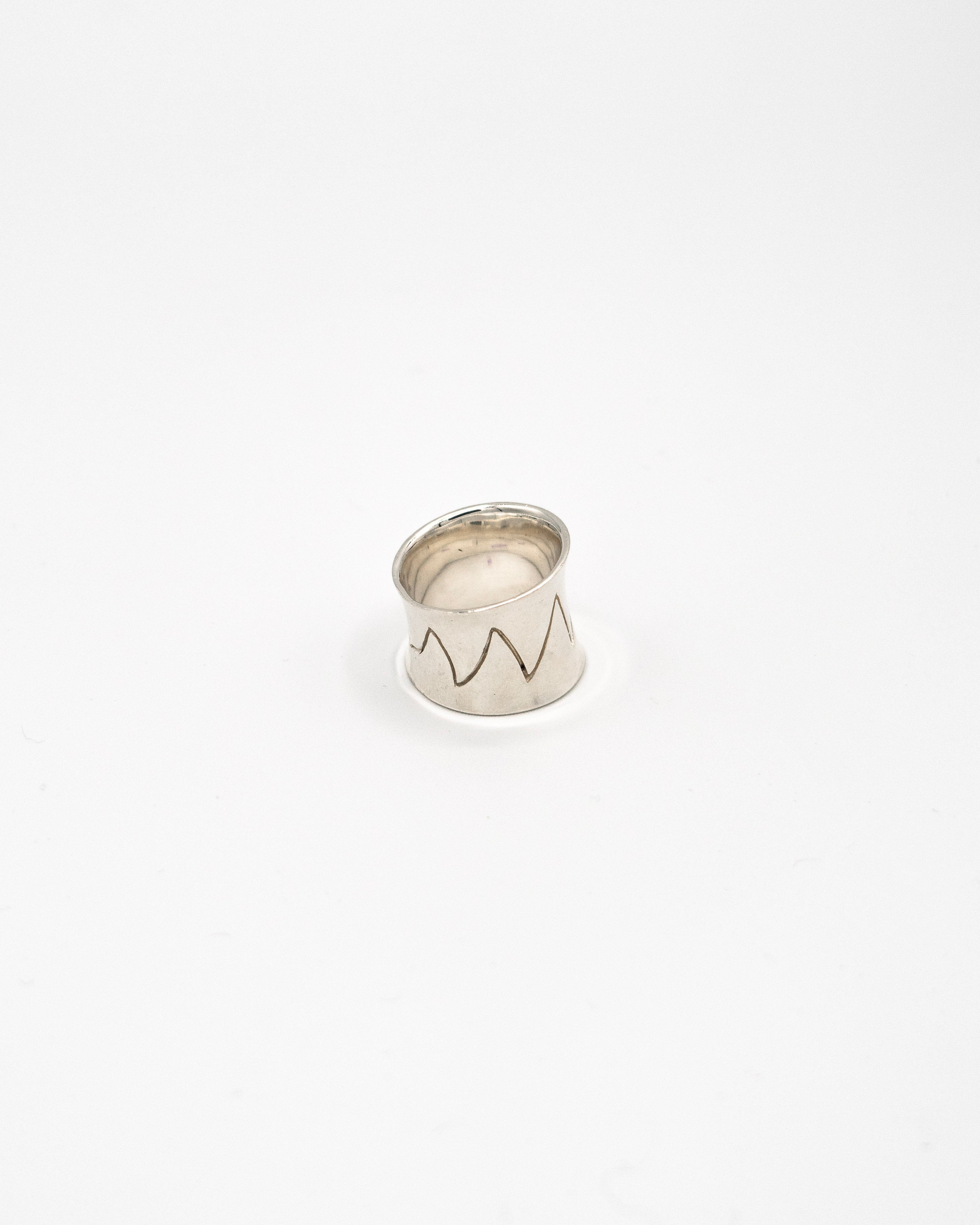 Engraved pattern cuff ring