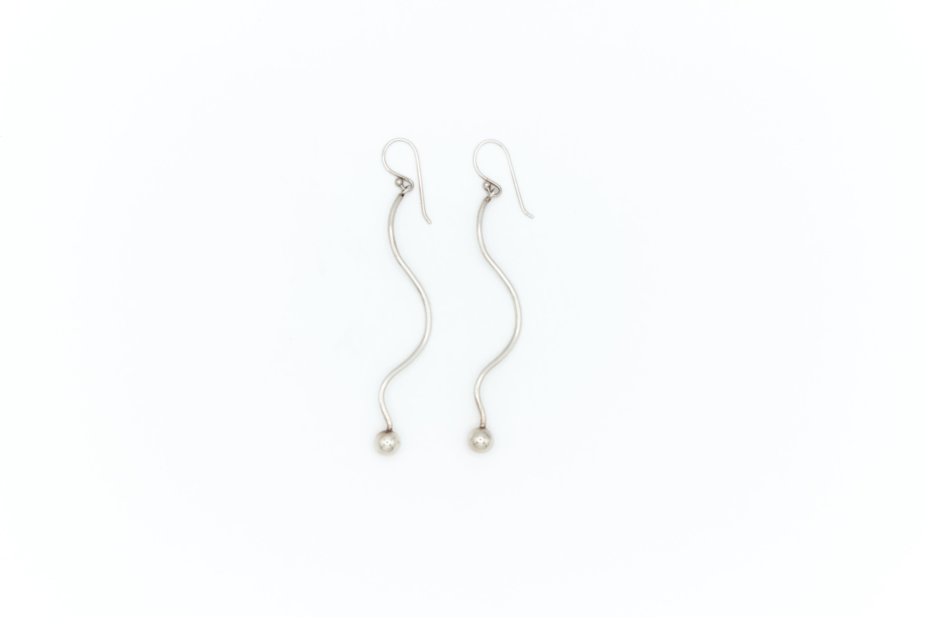 Wavy dangle earrings