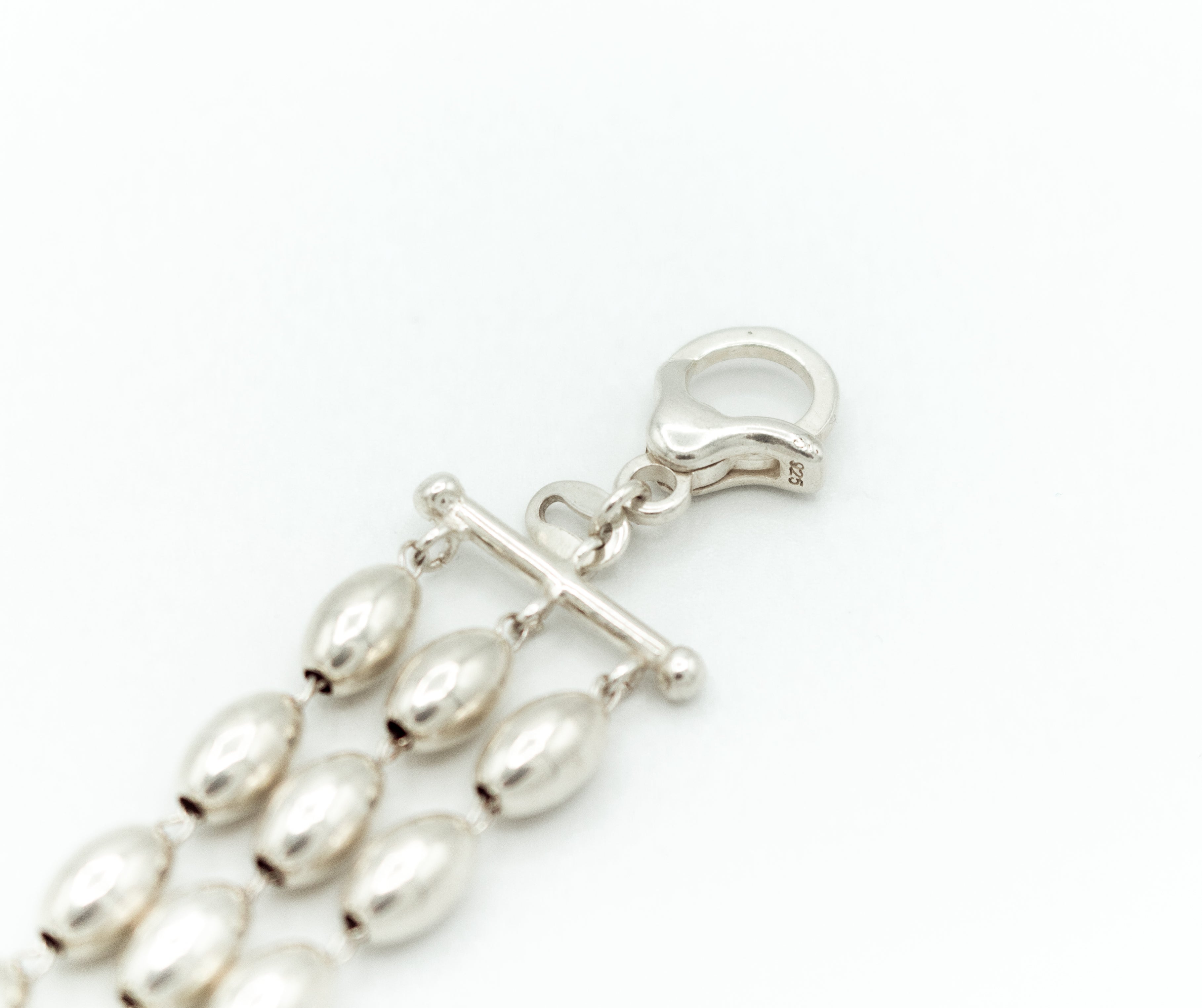 Beaded strings bracelet